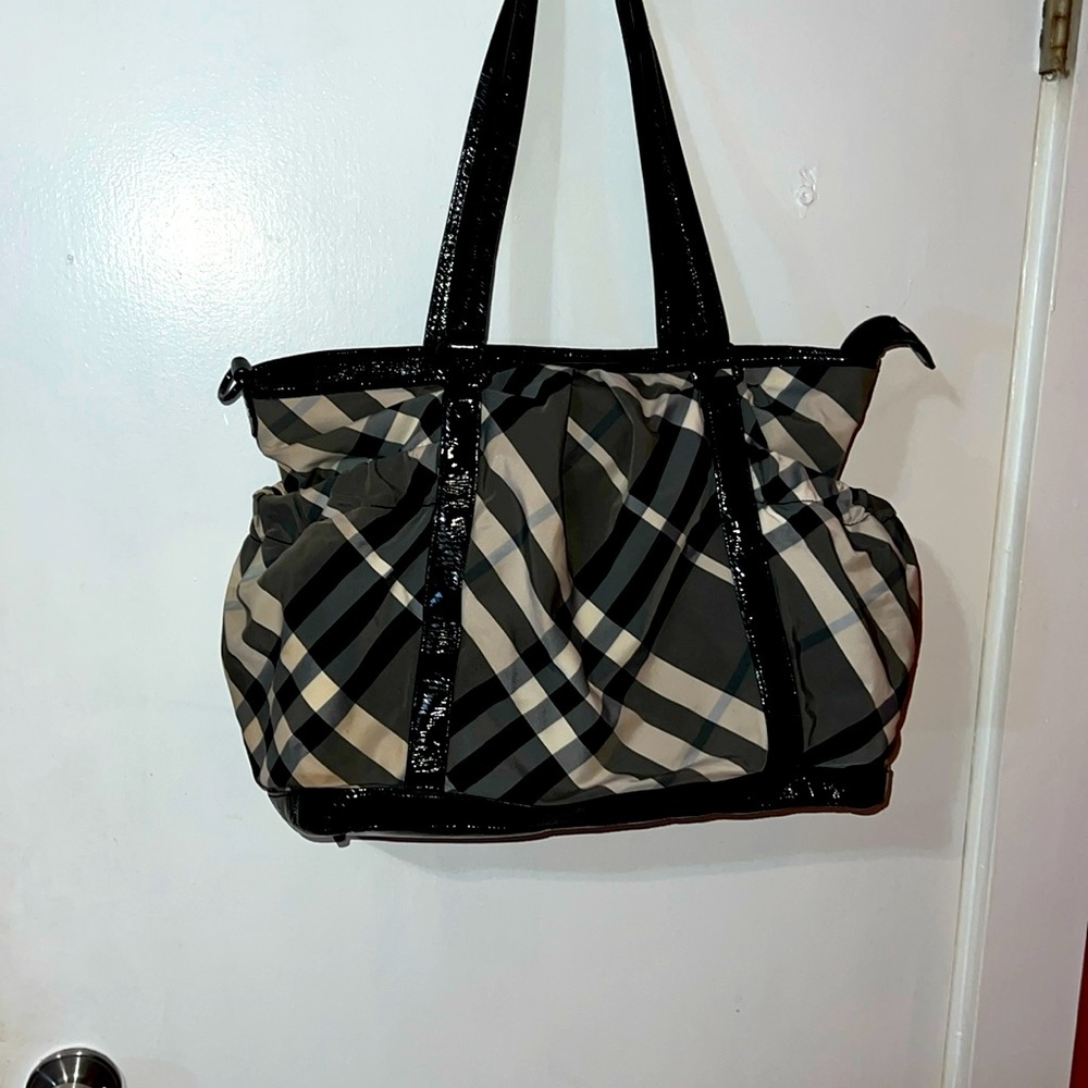 Burberry, extra large satchel. Excellent condition!!!!  💯 authentic!!
